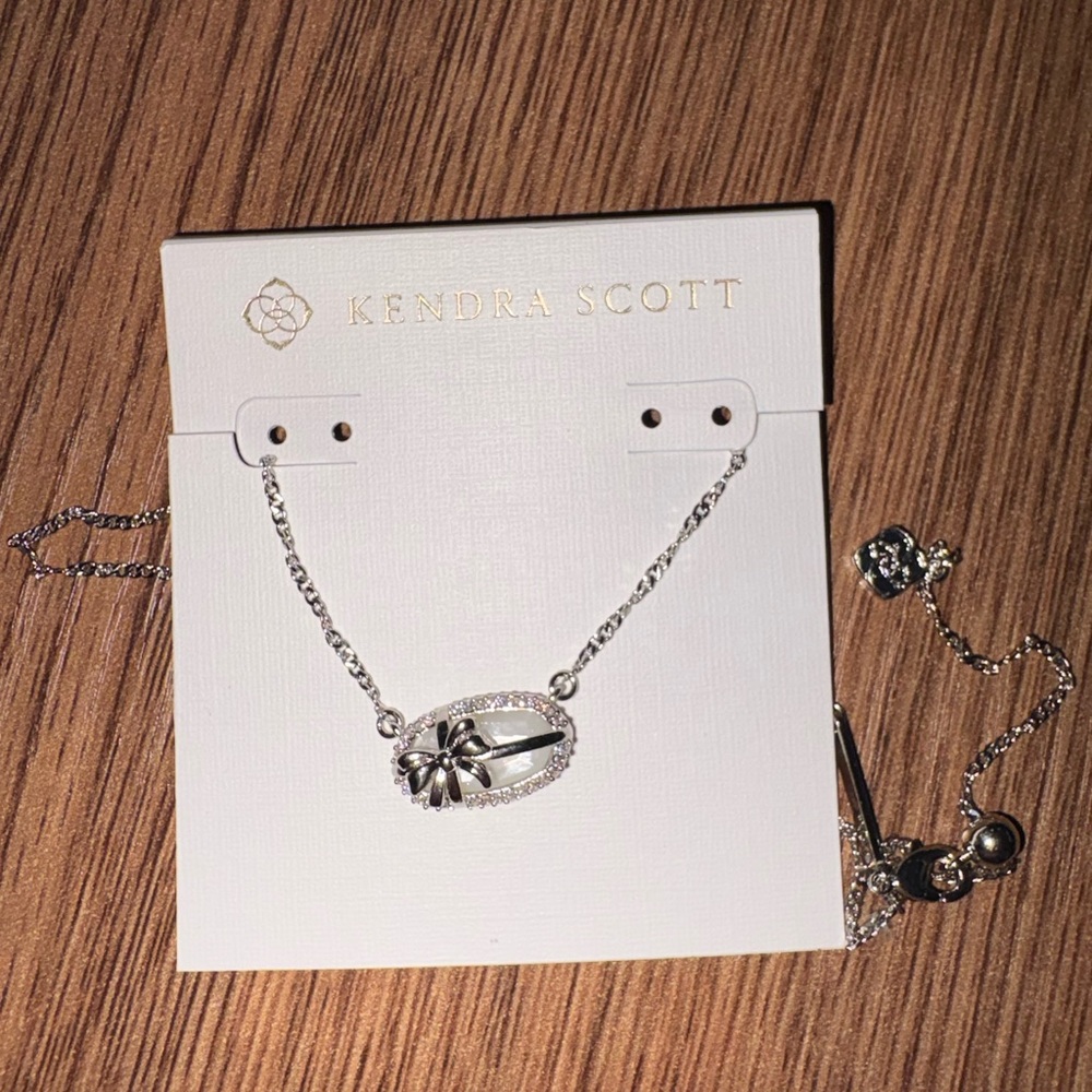 (NEW) Kendra Scott Silver Elisa Bow Necklace